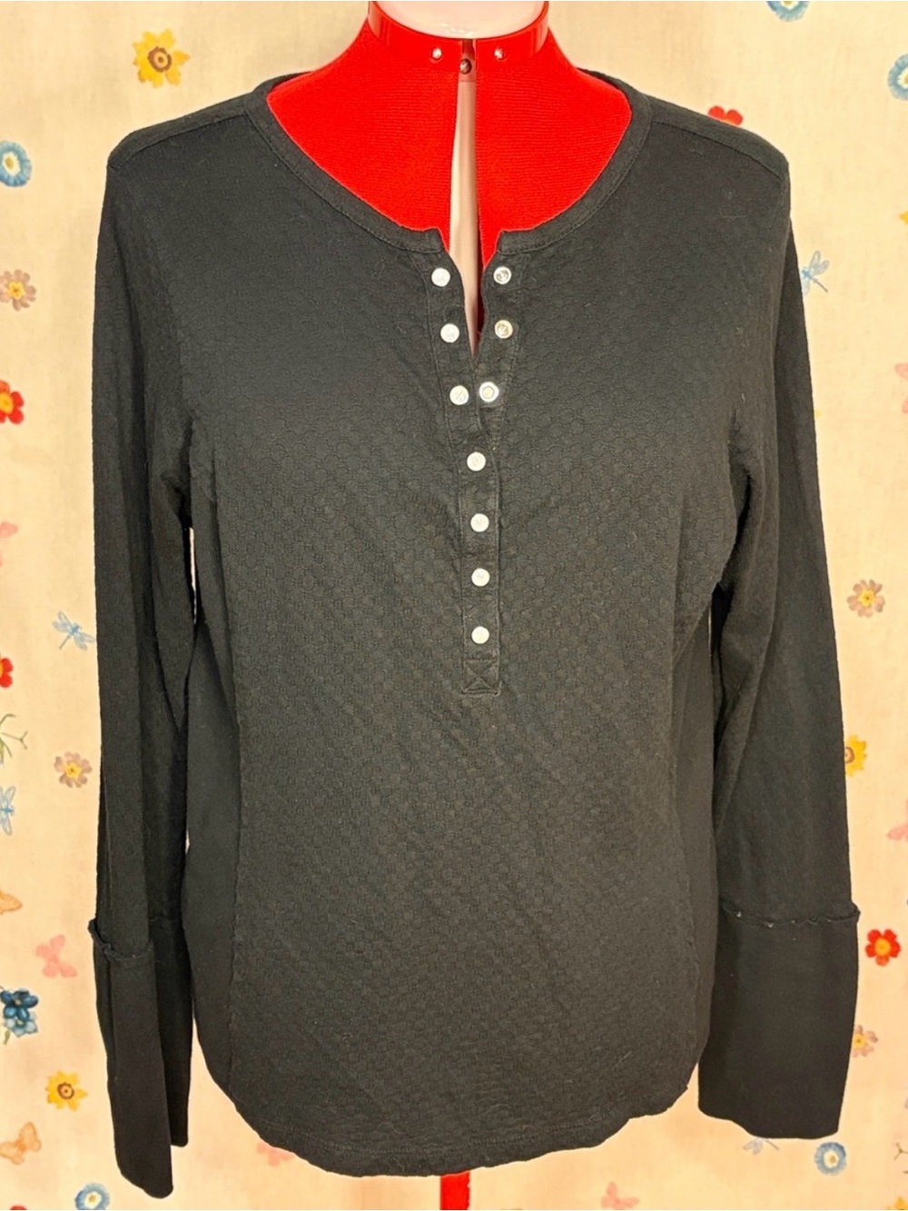 Idyllwind - 100% Cotton Black Long-Sleeve Textured Henley w/ Snap Placket - Picture 7 of 10